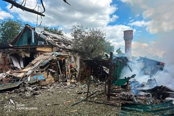 Новини Харкова: фото гасіння пожежі після удару по Балаклії